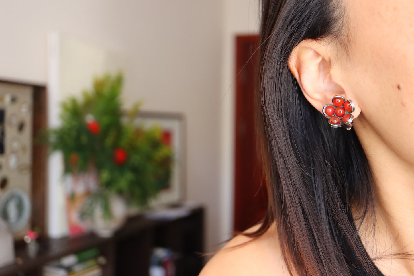 Vintage MARGUERITE DE VALOIS Molten Glass Burgundy red flower clip on earrings