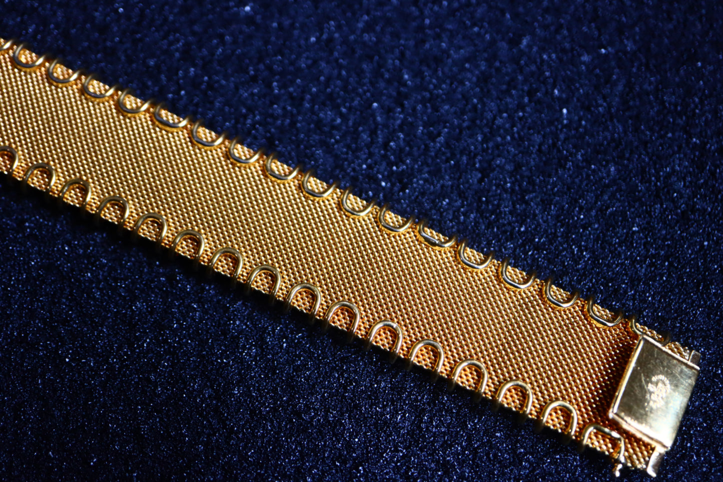 Vintage 1961 Henkel & Grossé Mesh Weave gold tone wide bracelet