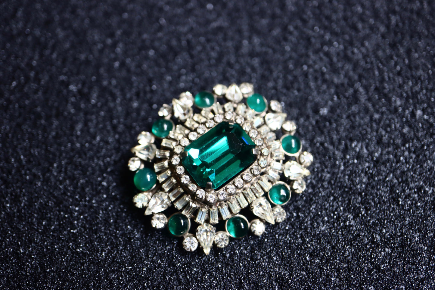 Vintage French Gripoix cabochon emerald colour rhinestone brooch