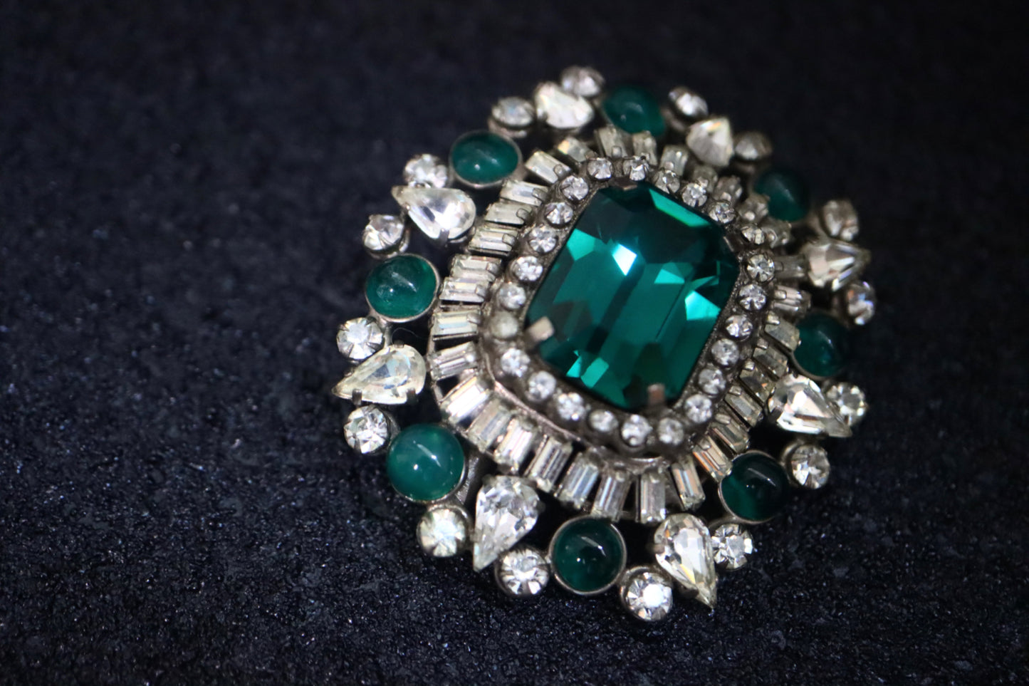 Vintage French Gripoix cabochon emerald colour rhinestone brooch