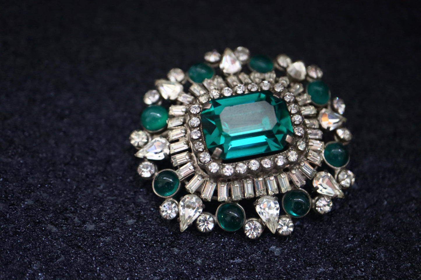 Vintage French Gripoix cabochon emerald colour rhinestone brooch