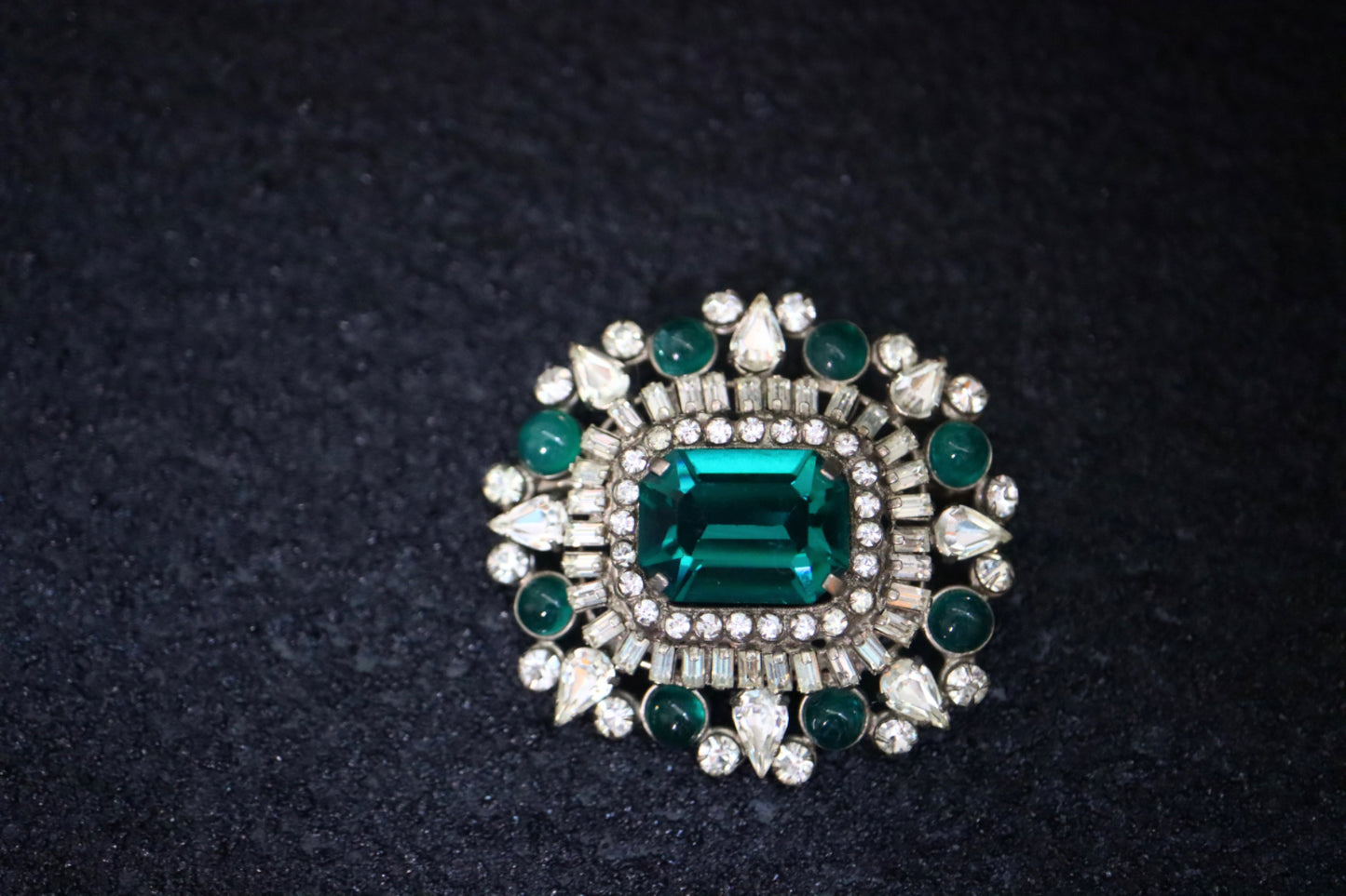 Vintage French Gripoix cabochon emerald colour rhinestone brooch