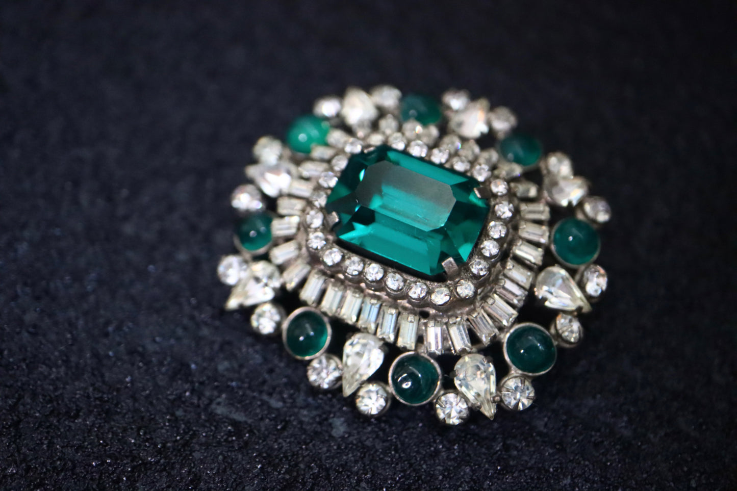 Vintage French Gripoix cabochon emerald colour rhinestone brooch
